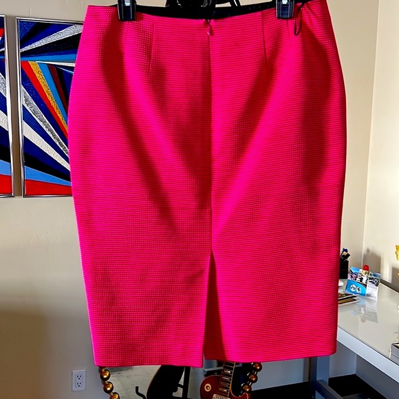 Escada beautiful classy hot pink skirt. 100% authentic in excellent condition - Picture 2 of 12